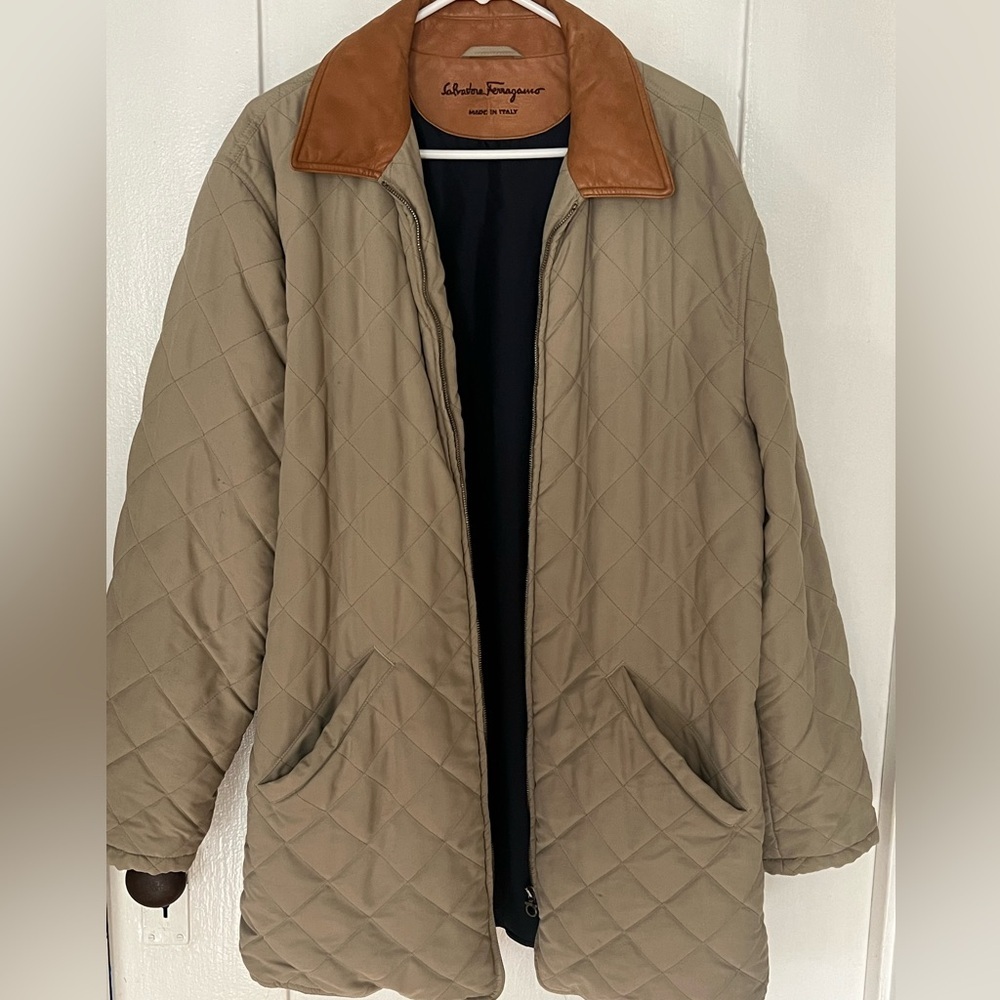Very rare and vintage FERRIGAMO barn coat. Leather collar accent.